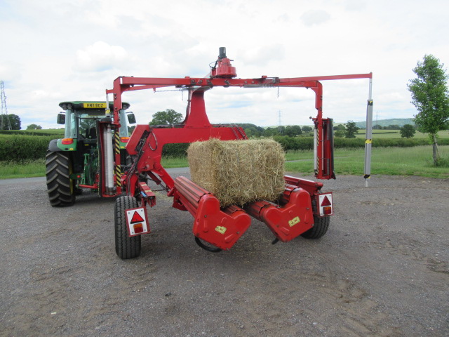 Kverneland UN7655 big bale wrapper