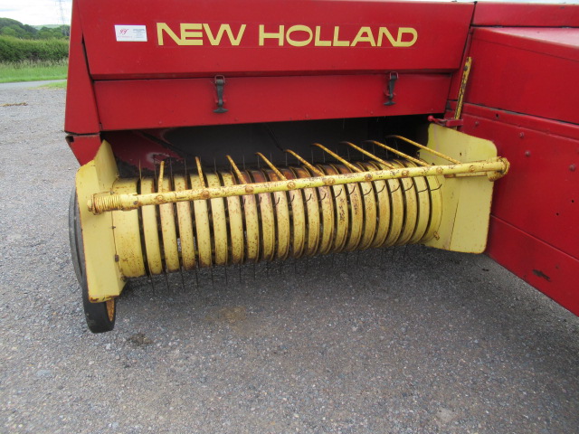 New Holland 370 conventional baler