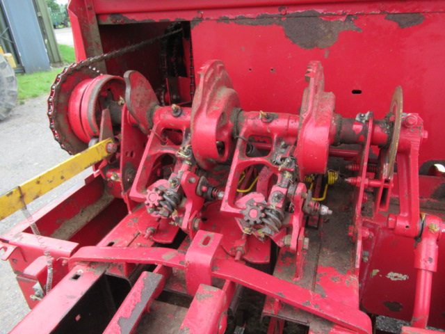 New Holland 370 conventional baler