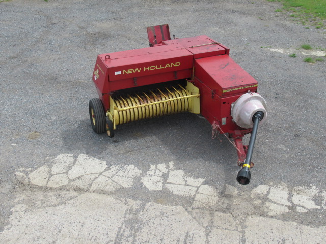 New Holland 370 conventional baler