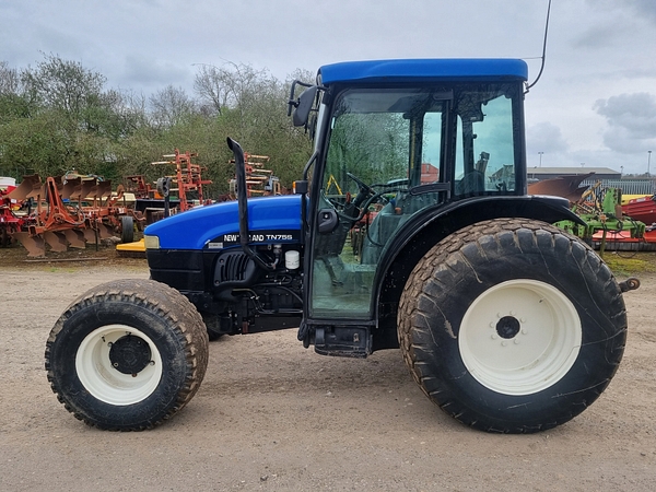 New Holland TN 75S -[ 4 Wheel Drive ]-