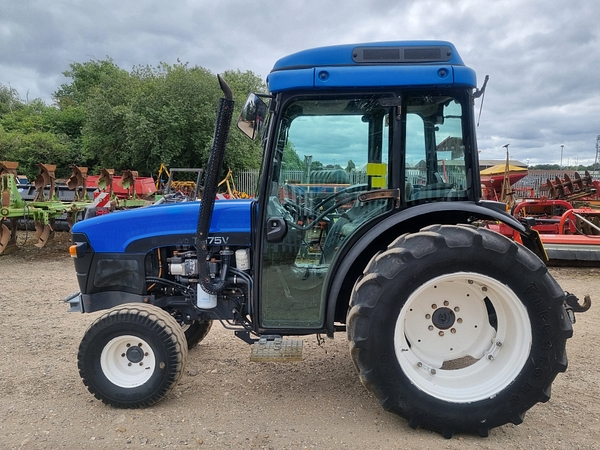 New Holland TN75V -[ 2 Wheel Drive ]-