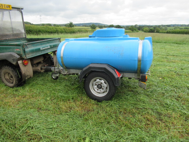 Fast tow 1000 ltr water bowser