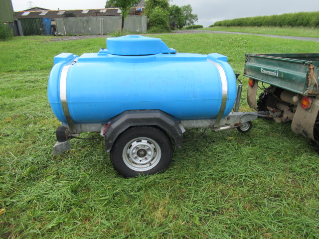Fast tow 1000 ltr water bowser