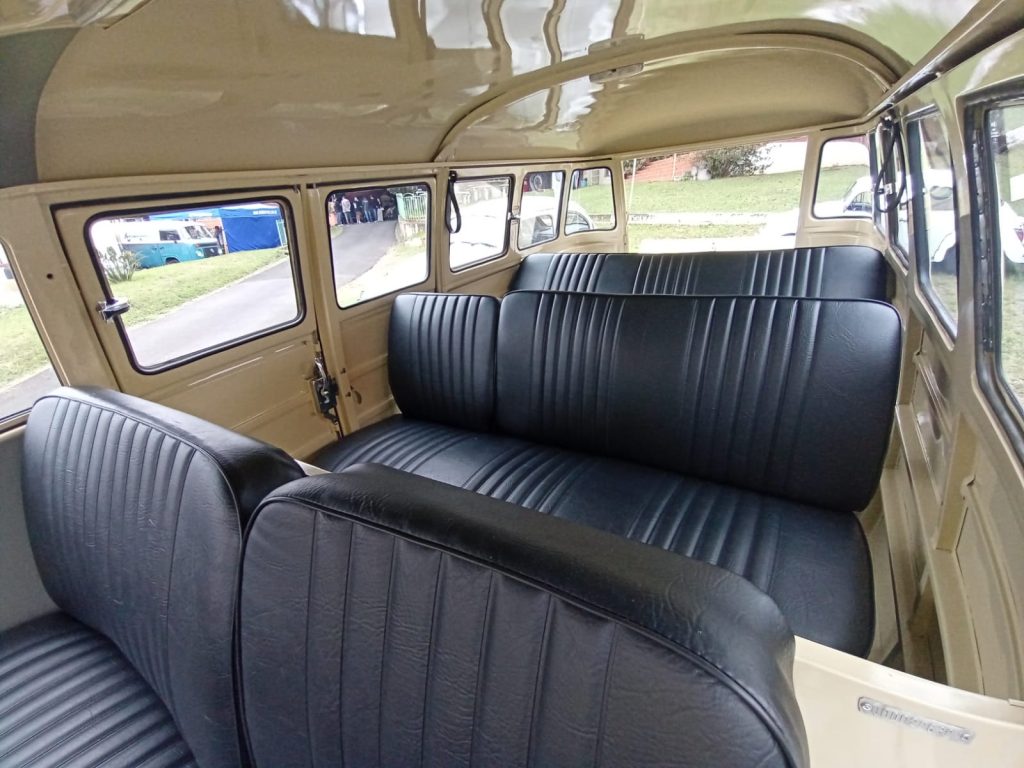 T1 split window bus 1974