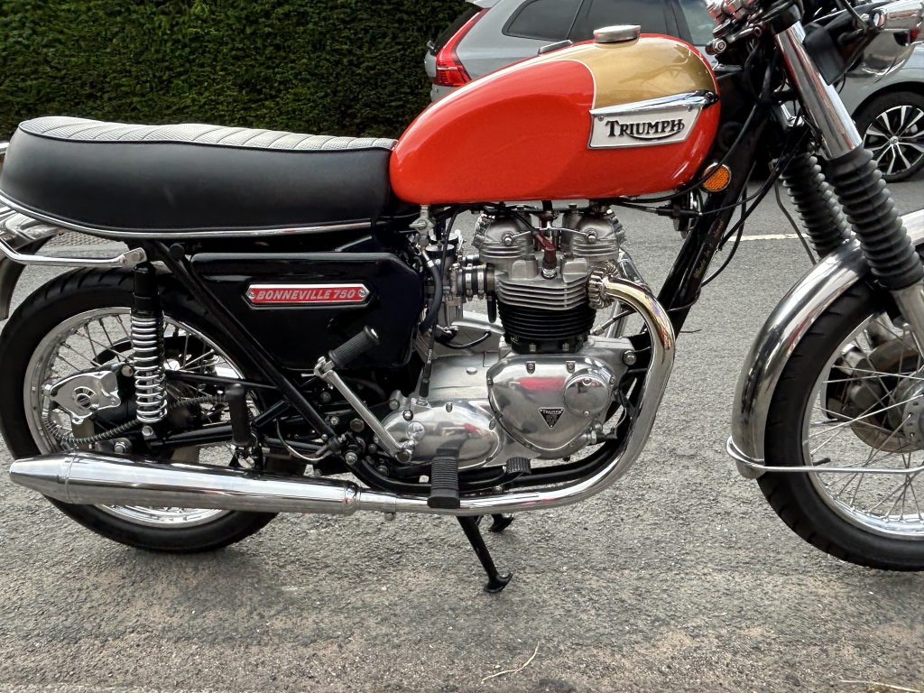 Triumph Bonneville T140E