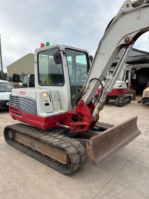 TAKEUCHI TB 250