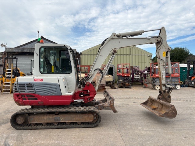TAKEUCHI TB 250