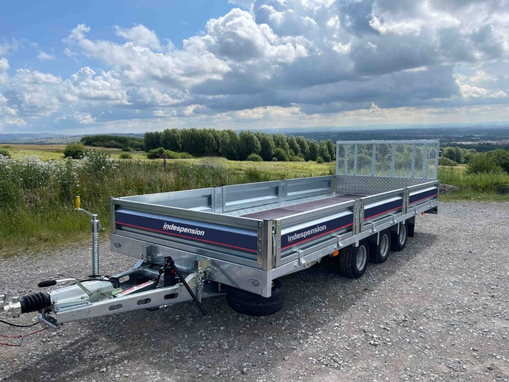 Indespension 16’2″ x 6’6″ Triple Axle U-Tilt Flatbed Trailer