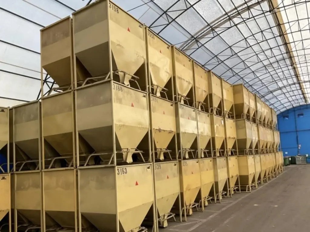 Tote bin,