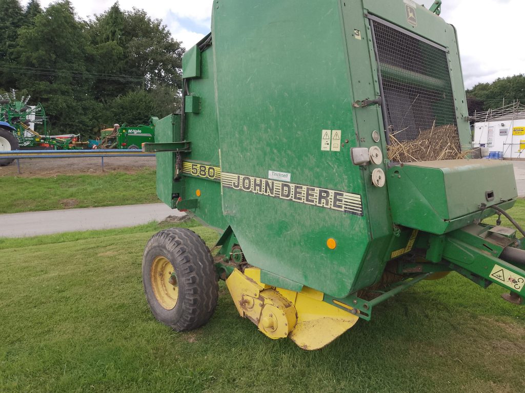 John Deere 580 Round Baler