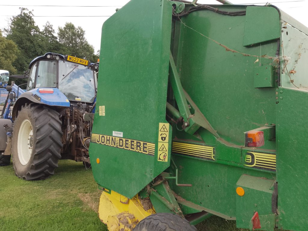 John Deere 580 Round Baler