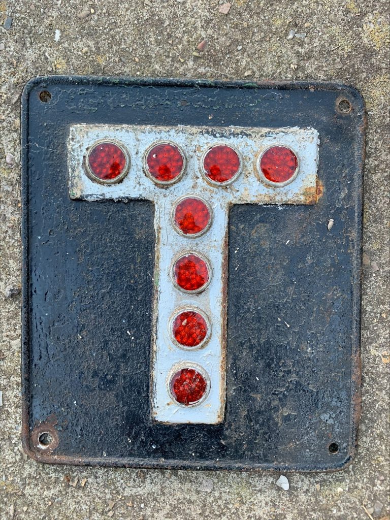 Wanted trailer T plate with reflectors