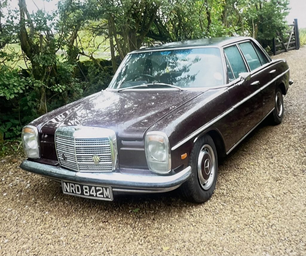 Mercedes 115 Saloon