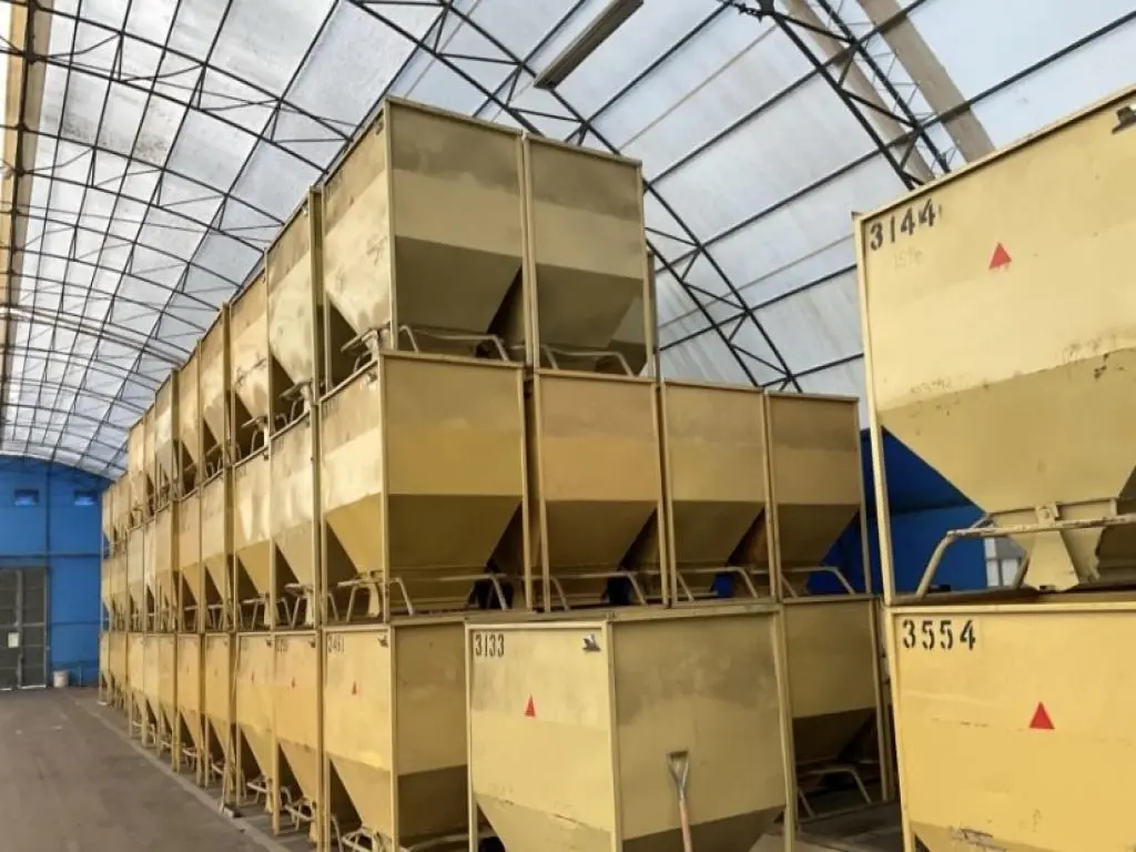 Tote bin,