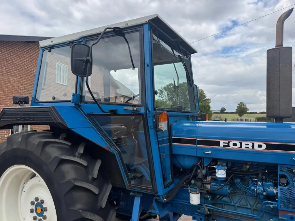 Ford 5610, 1985, 3,976 hours