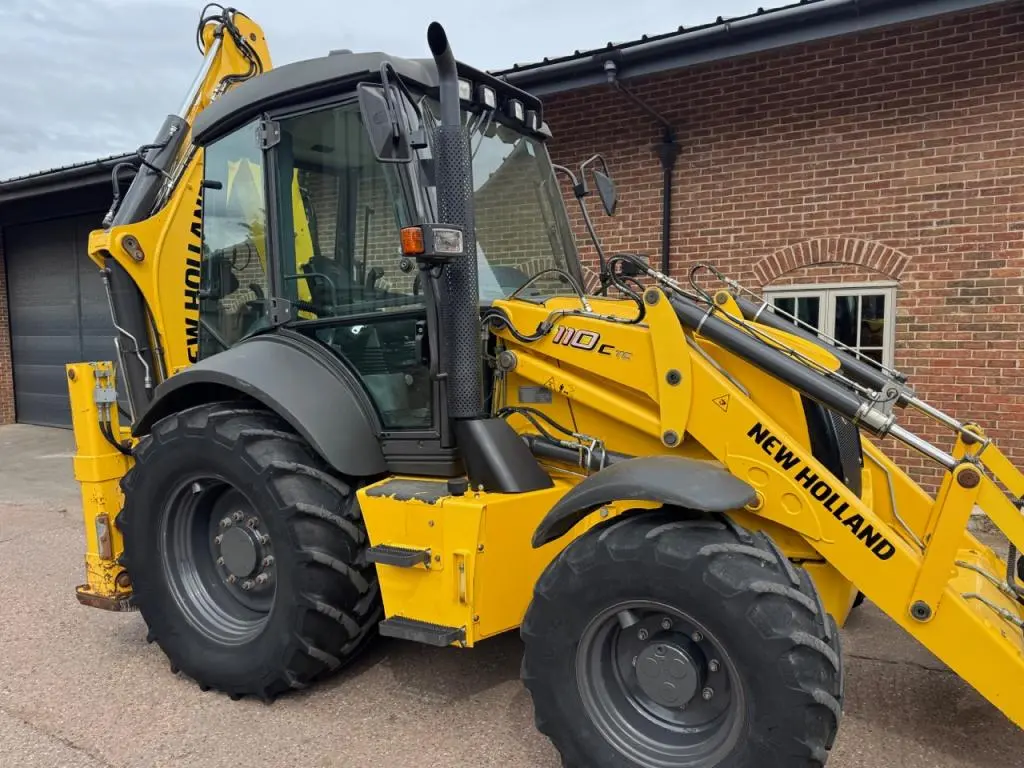 New Holland B110C TC, 01/2018, 1,162 hours