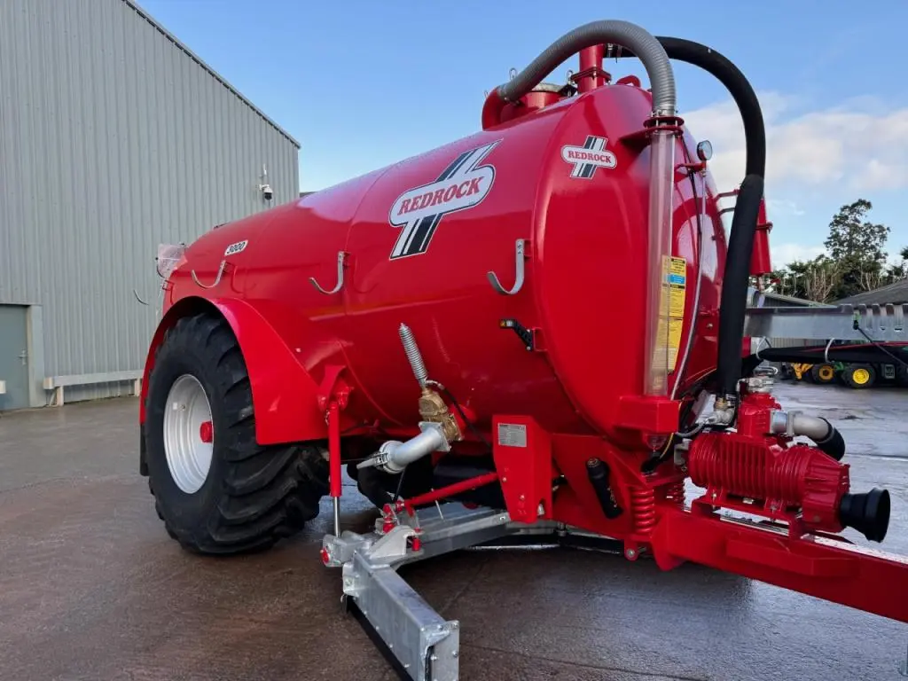 Redrock 3,000 Gallon vacuum tanker, NEW
