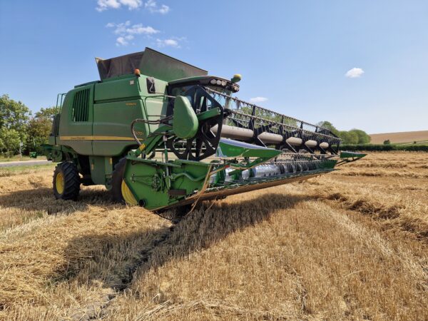 2009 John Deere T670i HillMaster Combine