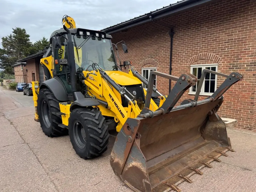 New Holland B110C TC, 01/2018, 1,162 hours