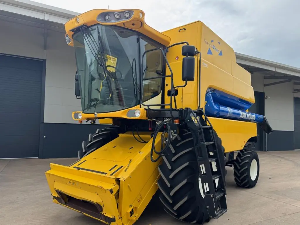 New Holland CSX 7060, 2007, 1,585/1,178 hours