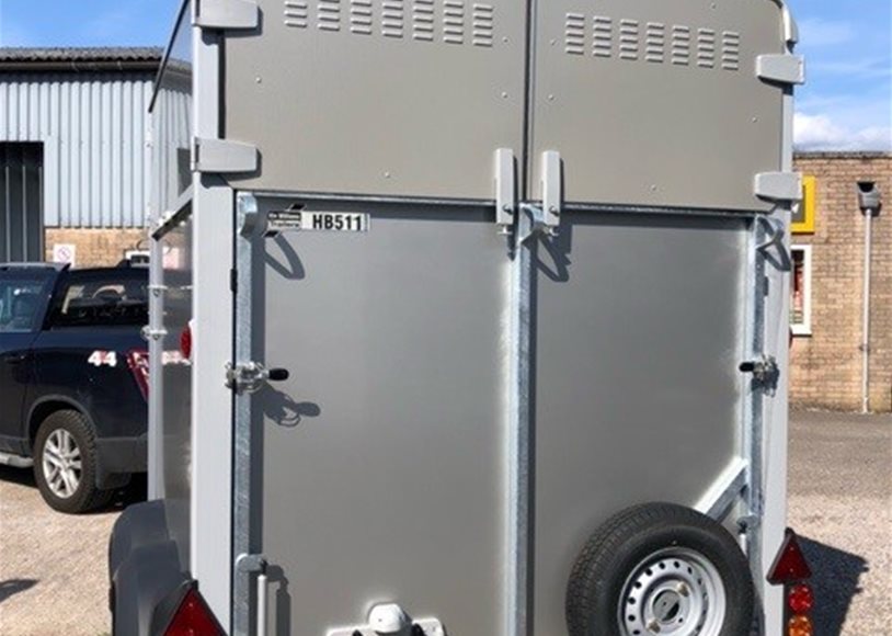 Ifor Williams HB511R Trailer