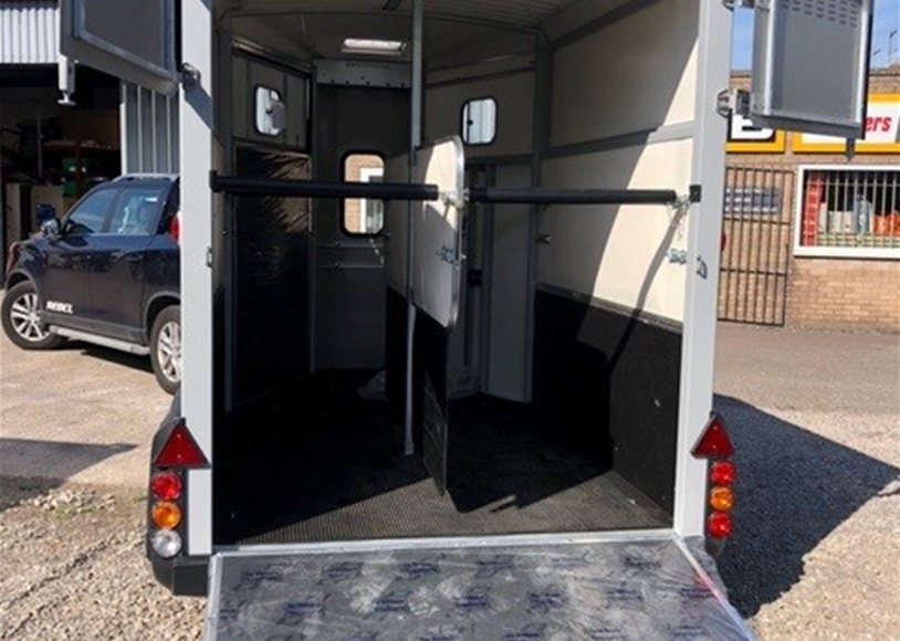 Ifor Williams HB511R Trailer