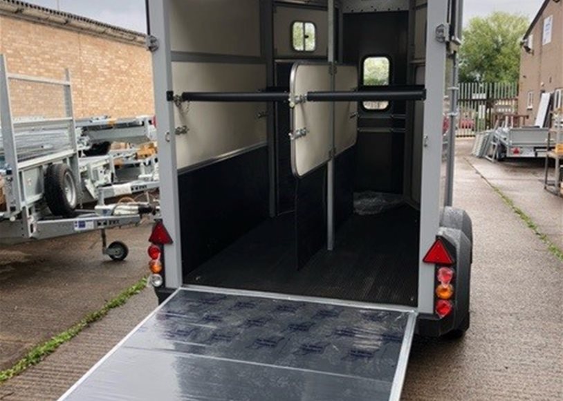 Ifor Williams HB506R Trailer