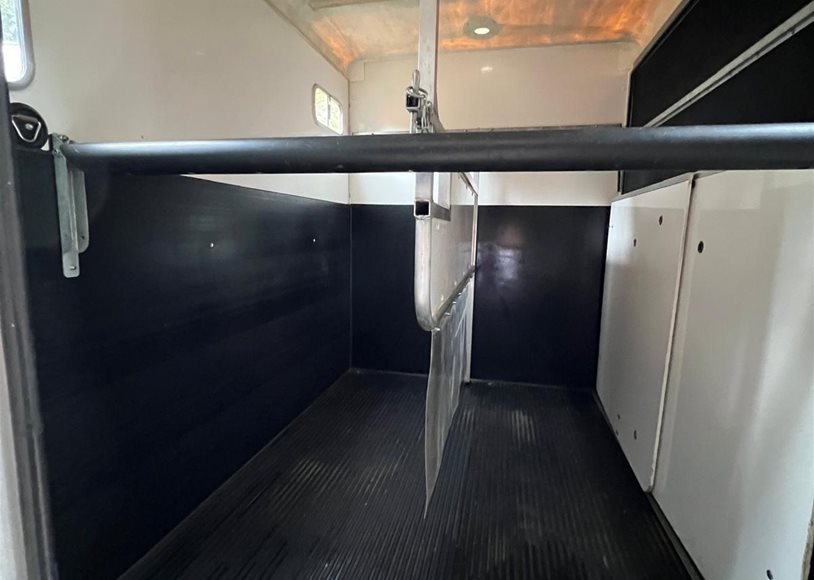 Equi-Trek SPACETREKA Horse Box