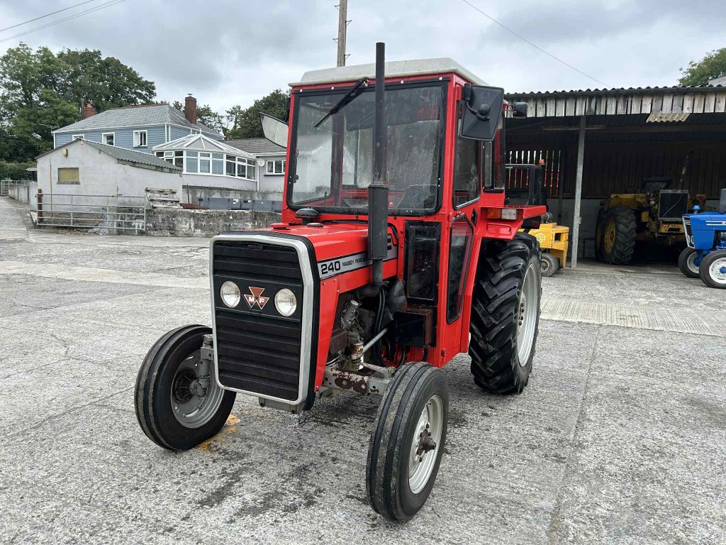 Massey Ferguson 240