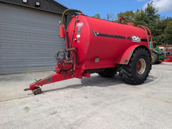 HI SPEC 2300 GALLON SLURRY TANKER