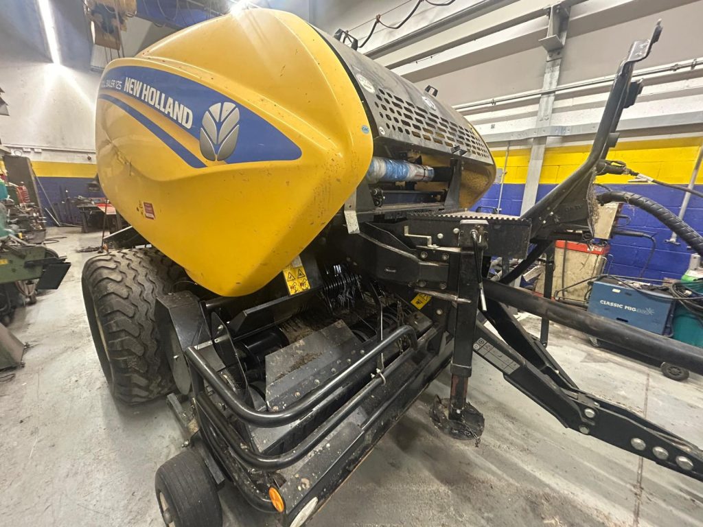 NEW HOLLAND RB 125