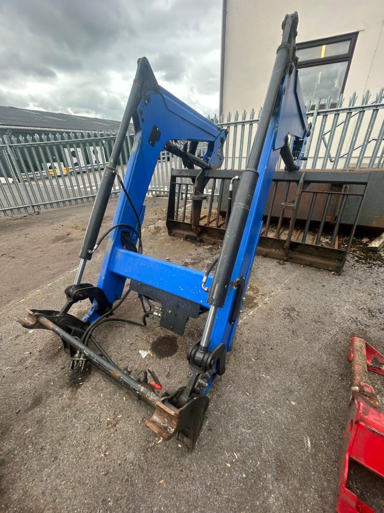 MX (HANDLING EQUIPMENT) UK LTD LOADER