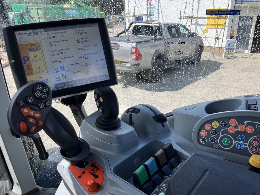 New Holland T7.225 Auto Command Blue Power Tractor