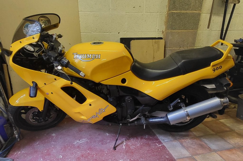 Triumph Daytona 900
