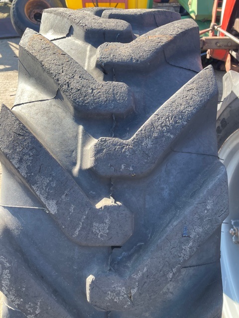 Michelin 400 80-24 Industrial Tyre