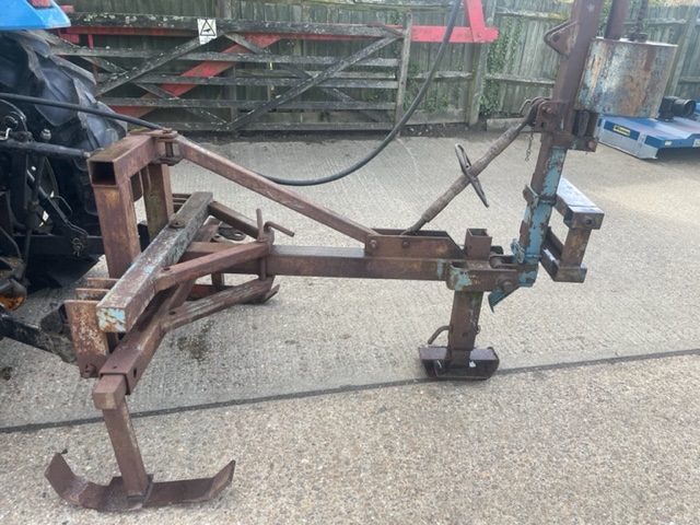 Parmiter 3 Leg Post Knocker