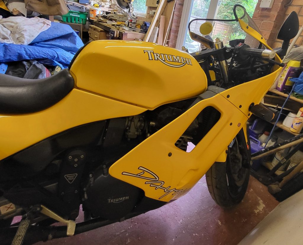 Triumph Daytona 900