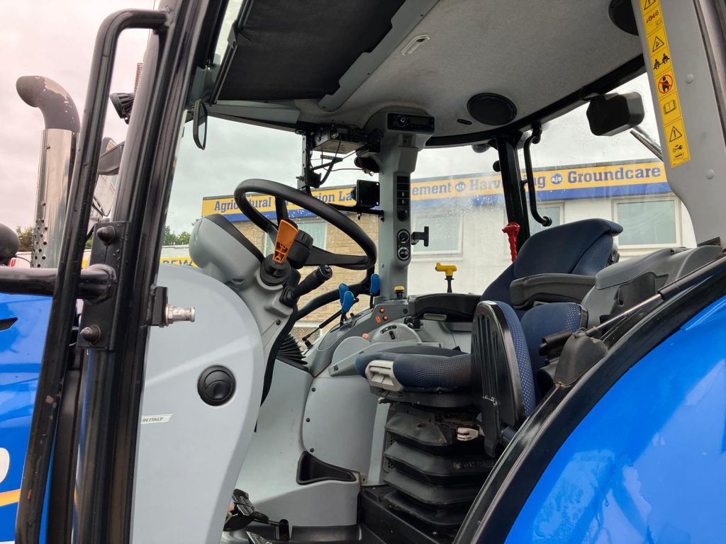 New Holland T5.120 Electro Command Tractor