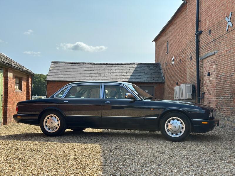DAIMLER XJ SERIES