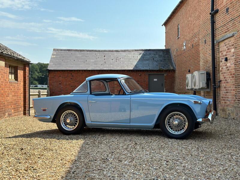 TRIUMPH TR5