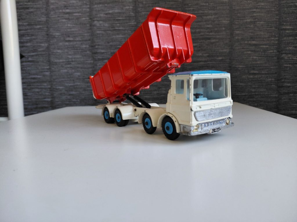 Dinky 925 Leyland Ergo cab tipper