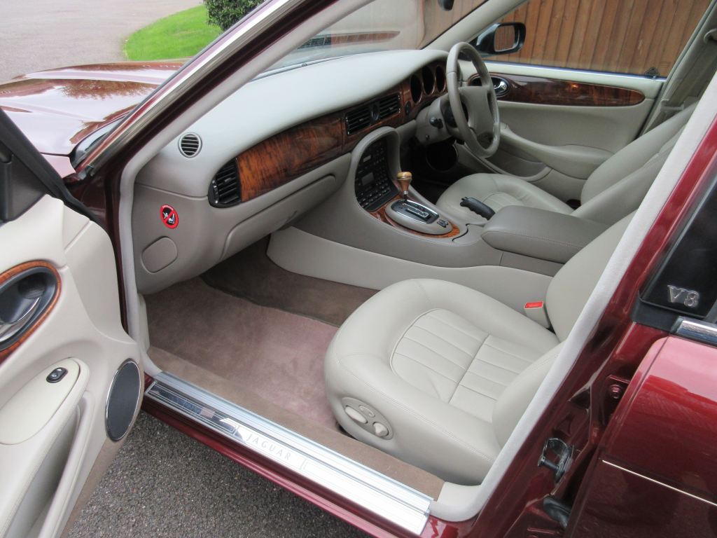 1998 Jaguar XJ8 (X308)