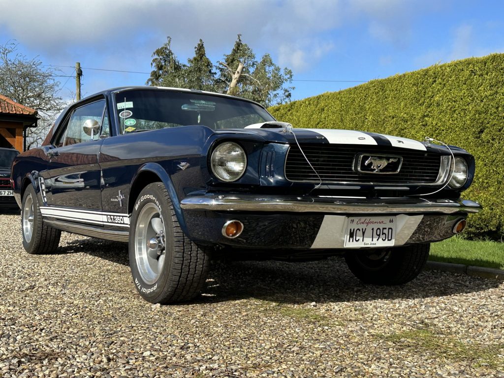 Ford Mustang V8 Auto Coupe . High Spec.