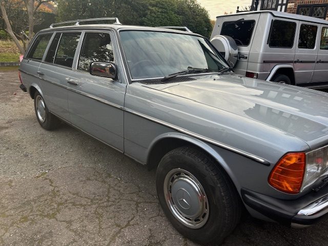1983 W123 230 TE Auto
