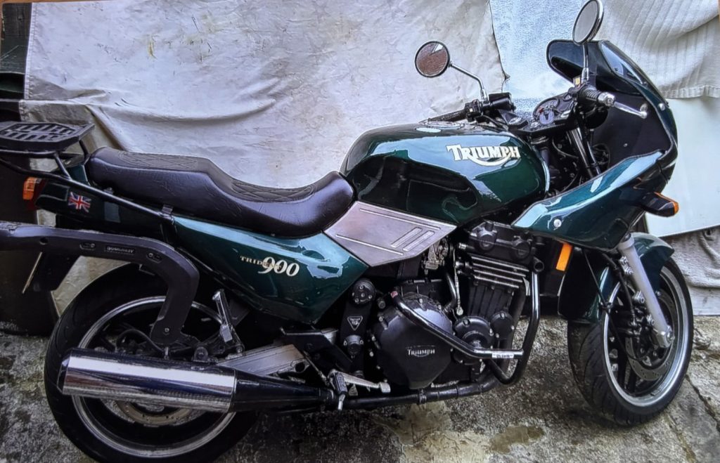 Triumph Trident Trophy 900