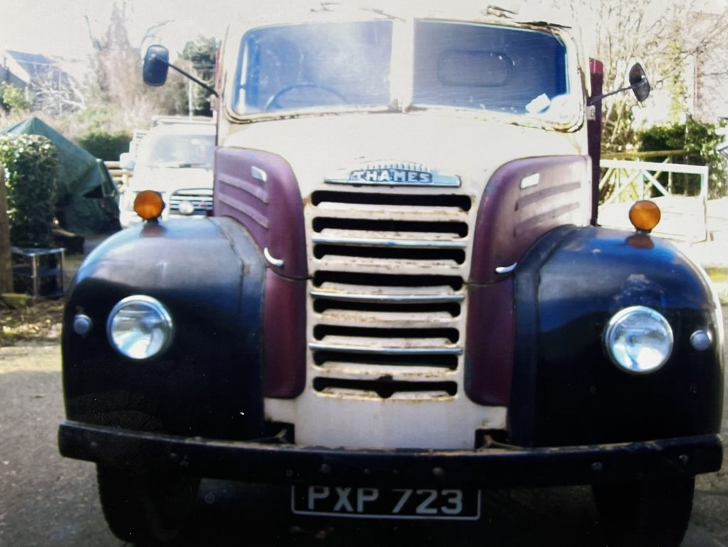 Ford V8 Thames - ET6