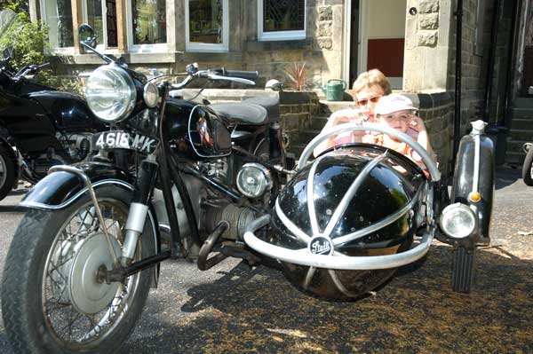 BMW R60 plus Steib chair