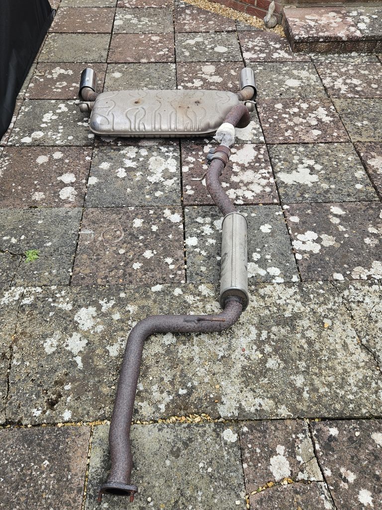 1 Ford Focus rs mk2 rear silencer and centre pipe
