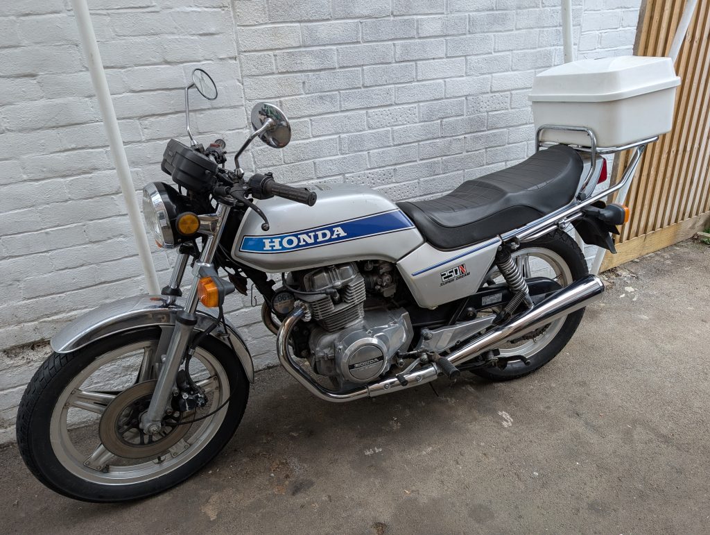 Honda CB250N Super Dream
